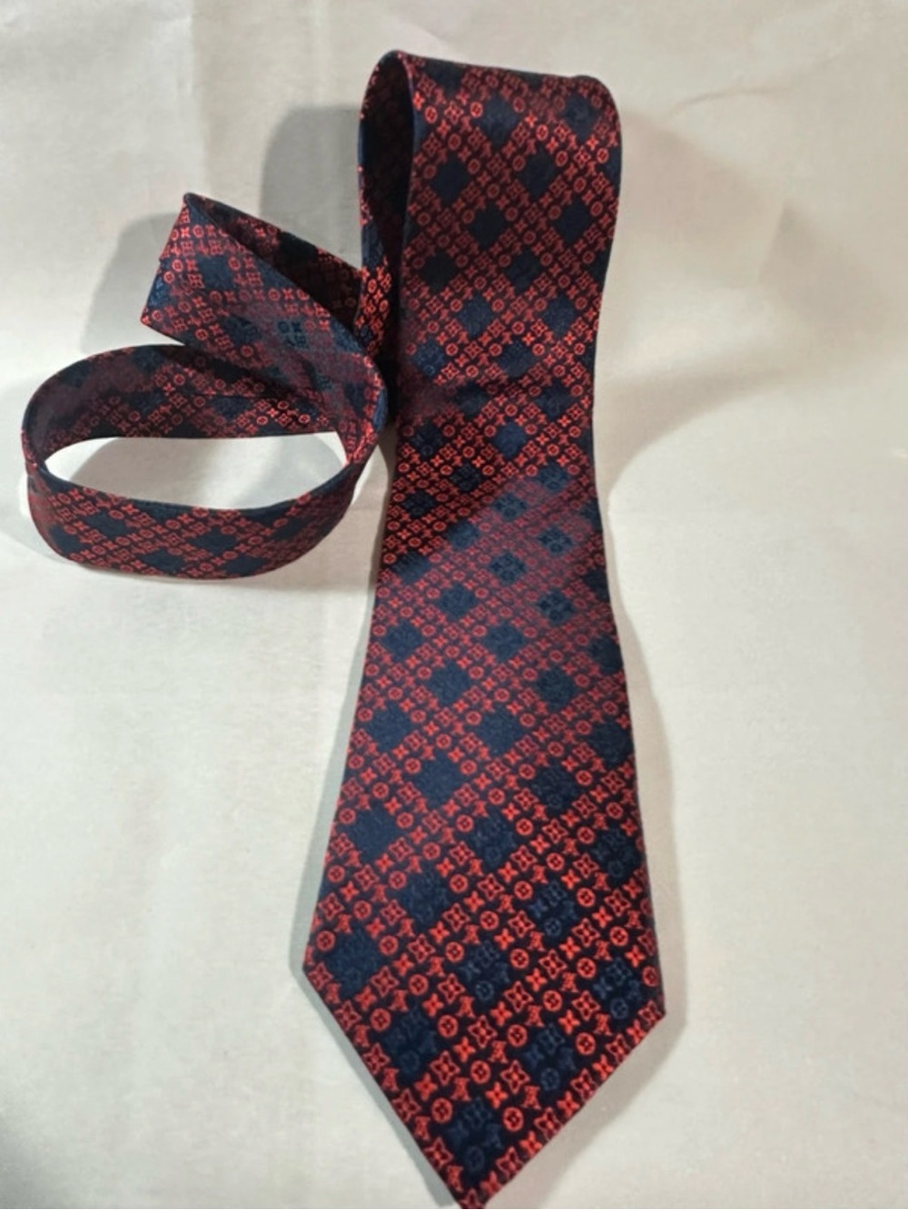 Louis Vuitton Mens Navy Red Monogram Jacquard Silk Tie Made in France $295